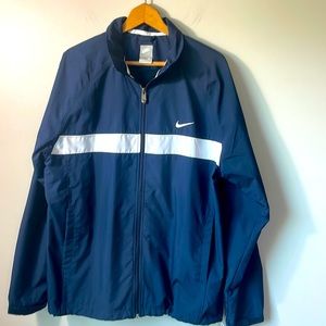 Nike wind/rain jacket in XL whem drawstring fastener back vent. sporty navy blue
